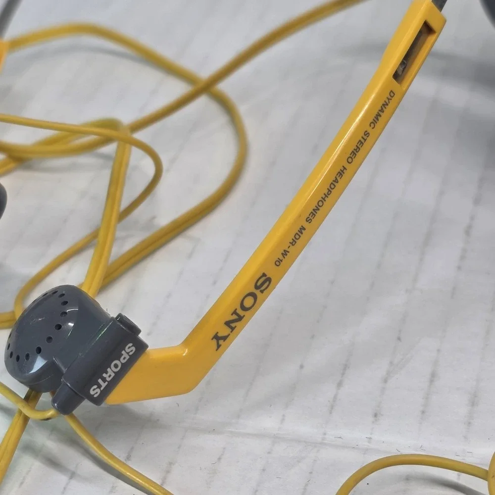 Vintage Sony Sports Walkman FM/AM Radio‎ SRF-M78 w/ MDR-W10 Yellow Headphones